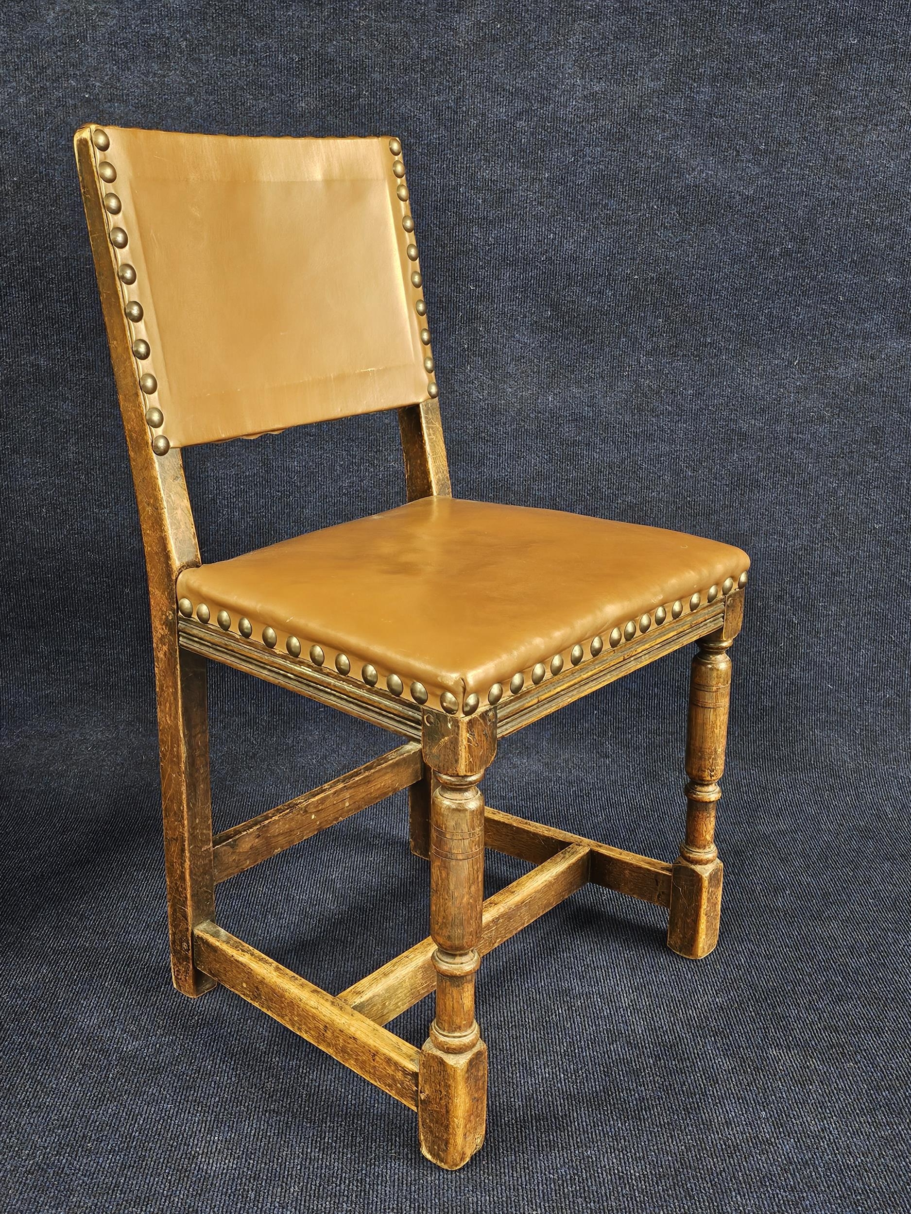 A set of six mid century oak framed dining chairs in the Jacobean style. Upholstered in leather to - Image 3 of 4