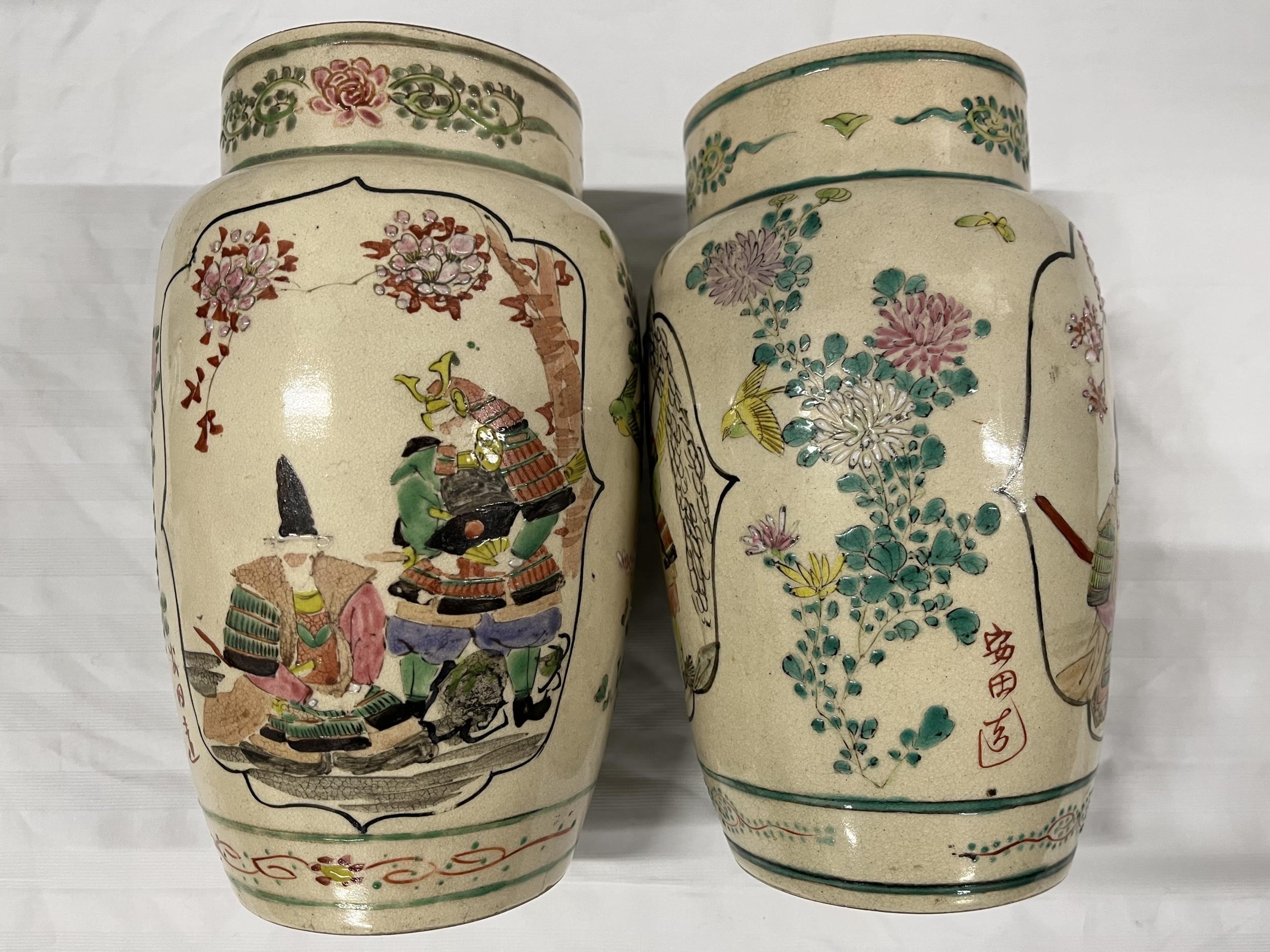 A pair of late 19th century Japanese vases. H.24cm. - Image 5 of 6