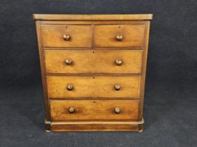 Chest of drawers, Victorian mahogany. H.118 W.108 D.43cm.