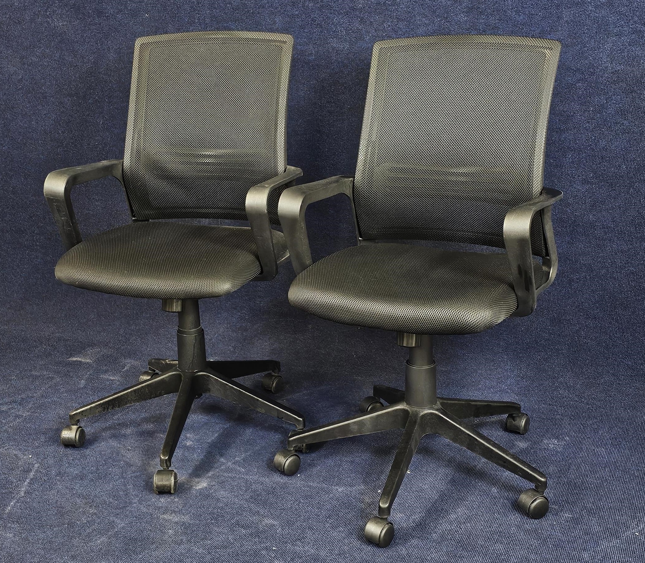 A pair of contemporary office desk armchairs. - Image 2 of 7