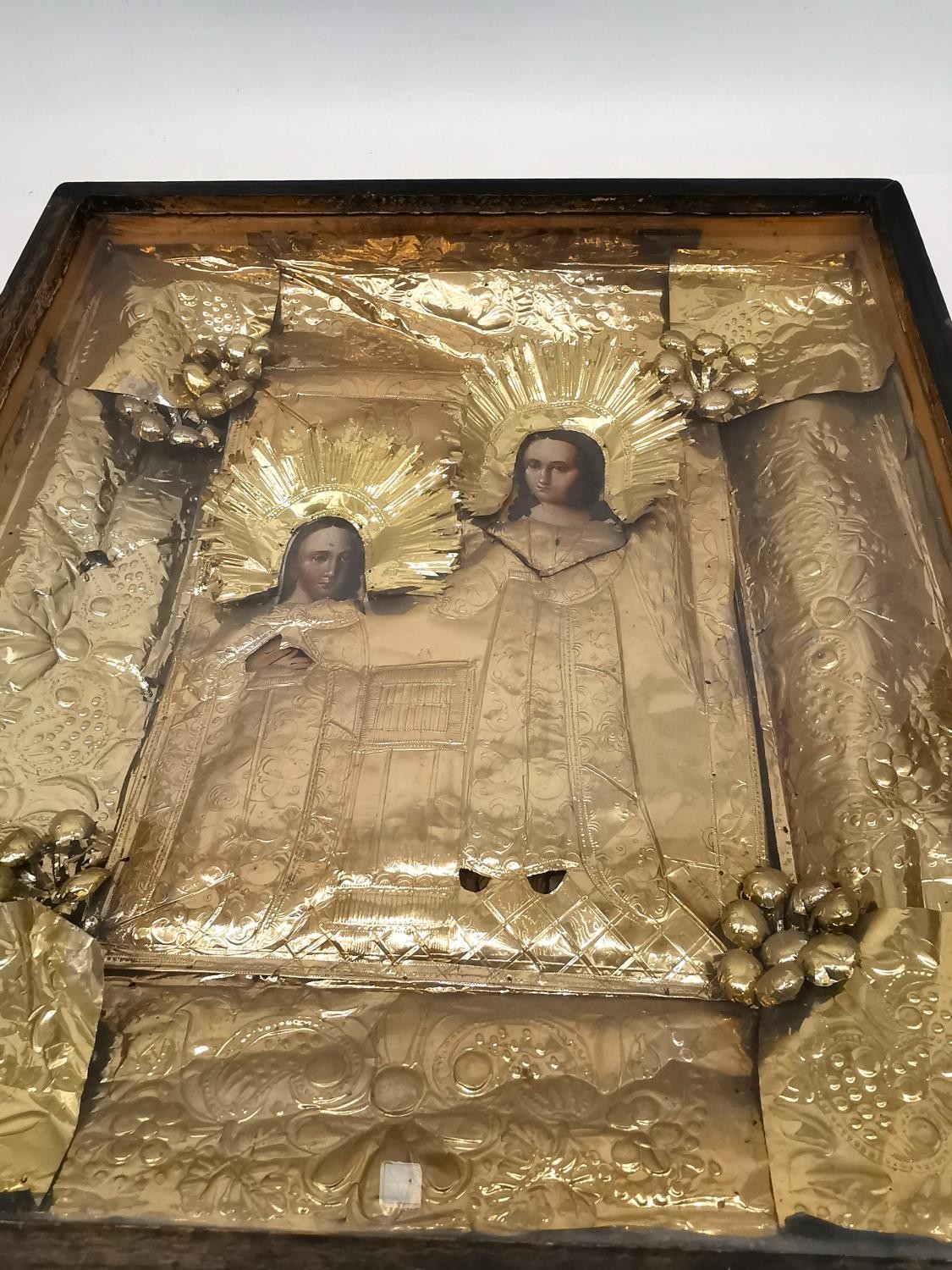 A large 18th/19th century Continental religious icon with Gold metal highly detailed oclad around - Image 11 of 18