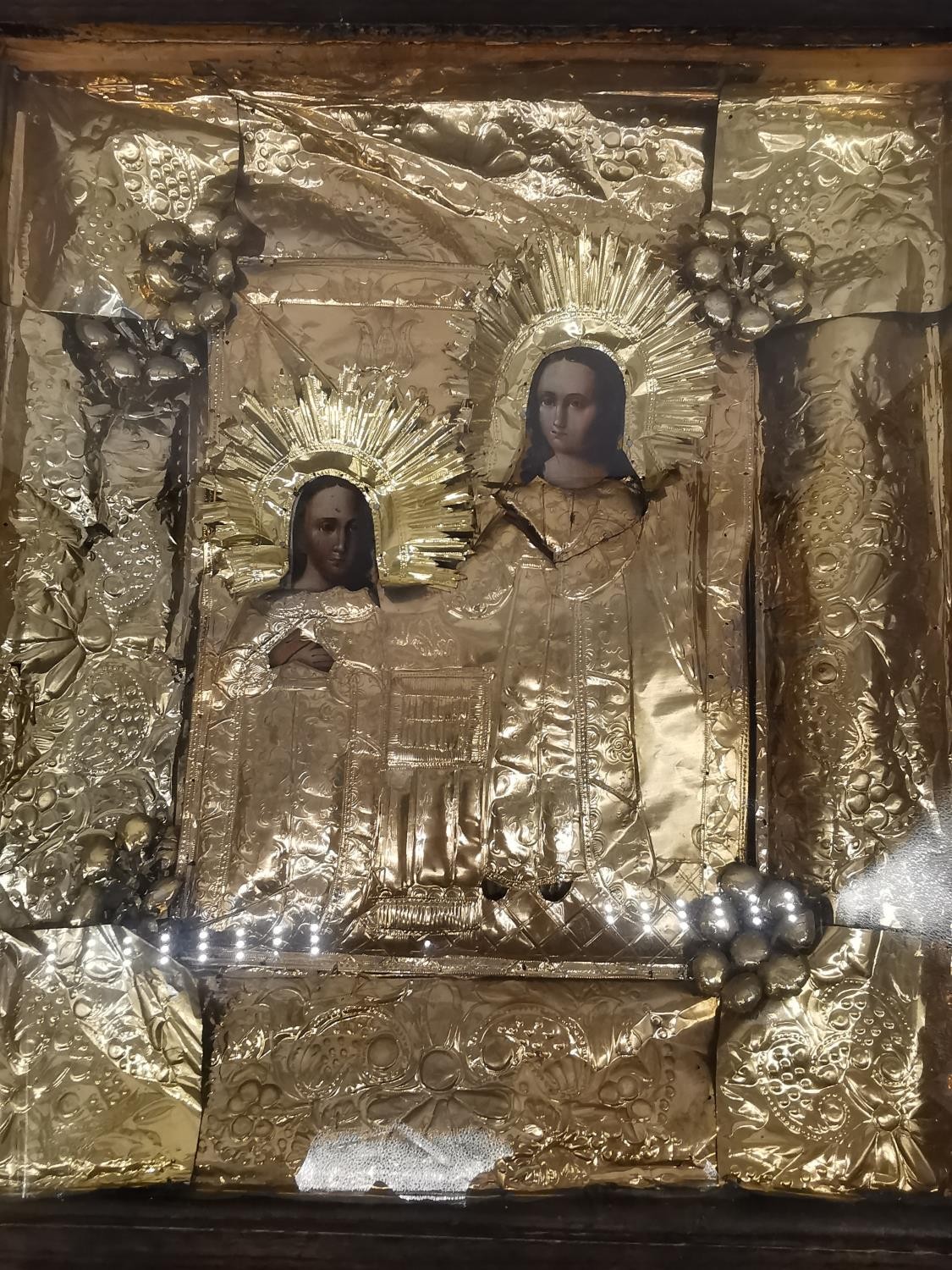 A large 18th/19th century Continental religious icon with Gold metal highly detailed oclad around - Image 12 of 18