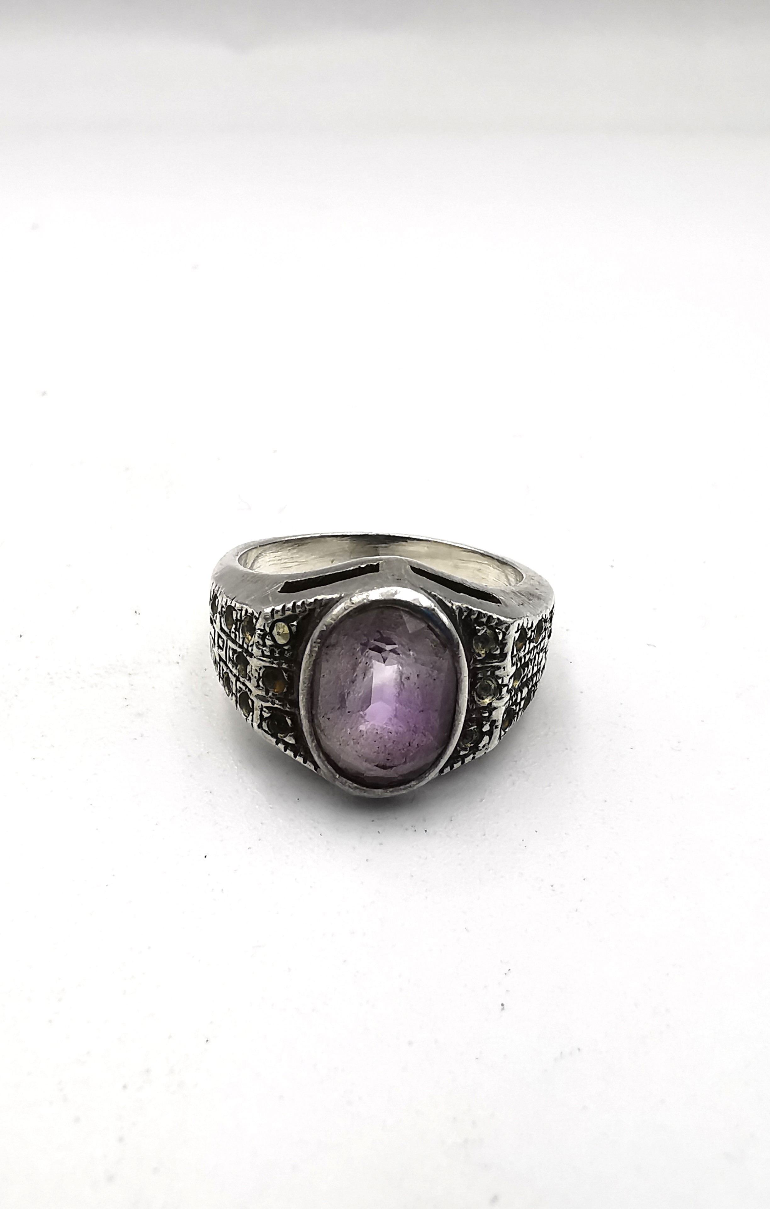 A collection of silver jewellery, including a rose quartz ring, an amethyst and silver ring, a - Image 22 of 23