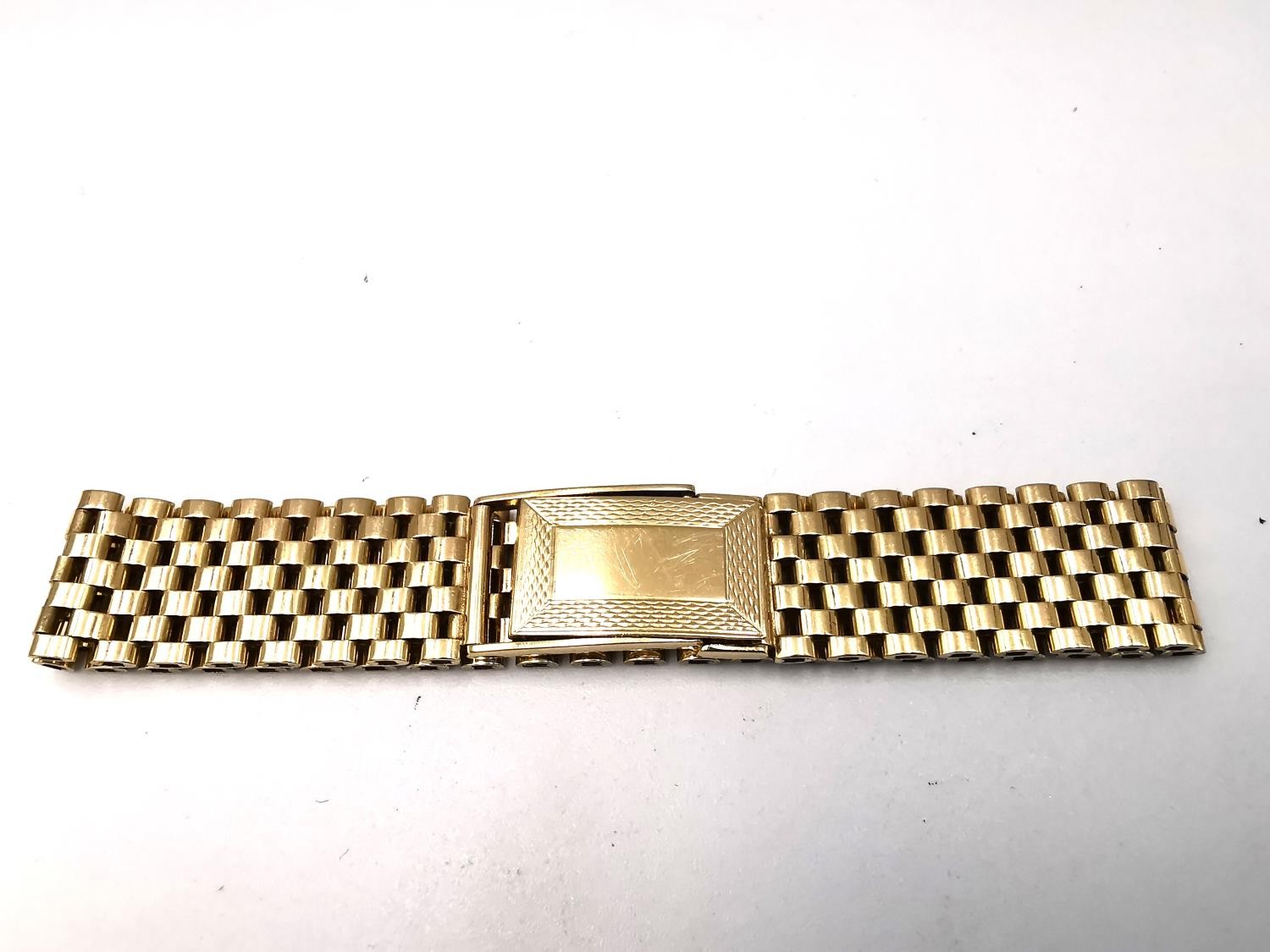 A vintage 9ct yellow gold articulated mesh strap bracelet with hook and clip clasp. Hallmarked:375,