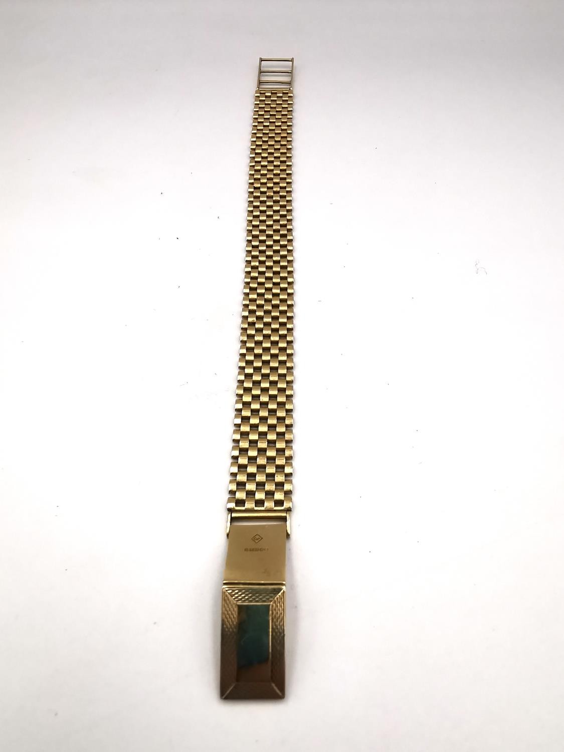 A vintage 9ct yellow gold articulated mesh strap bracelet with hook and clip clasp. Hallmarked:375, - Image 3 of 5