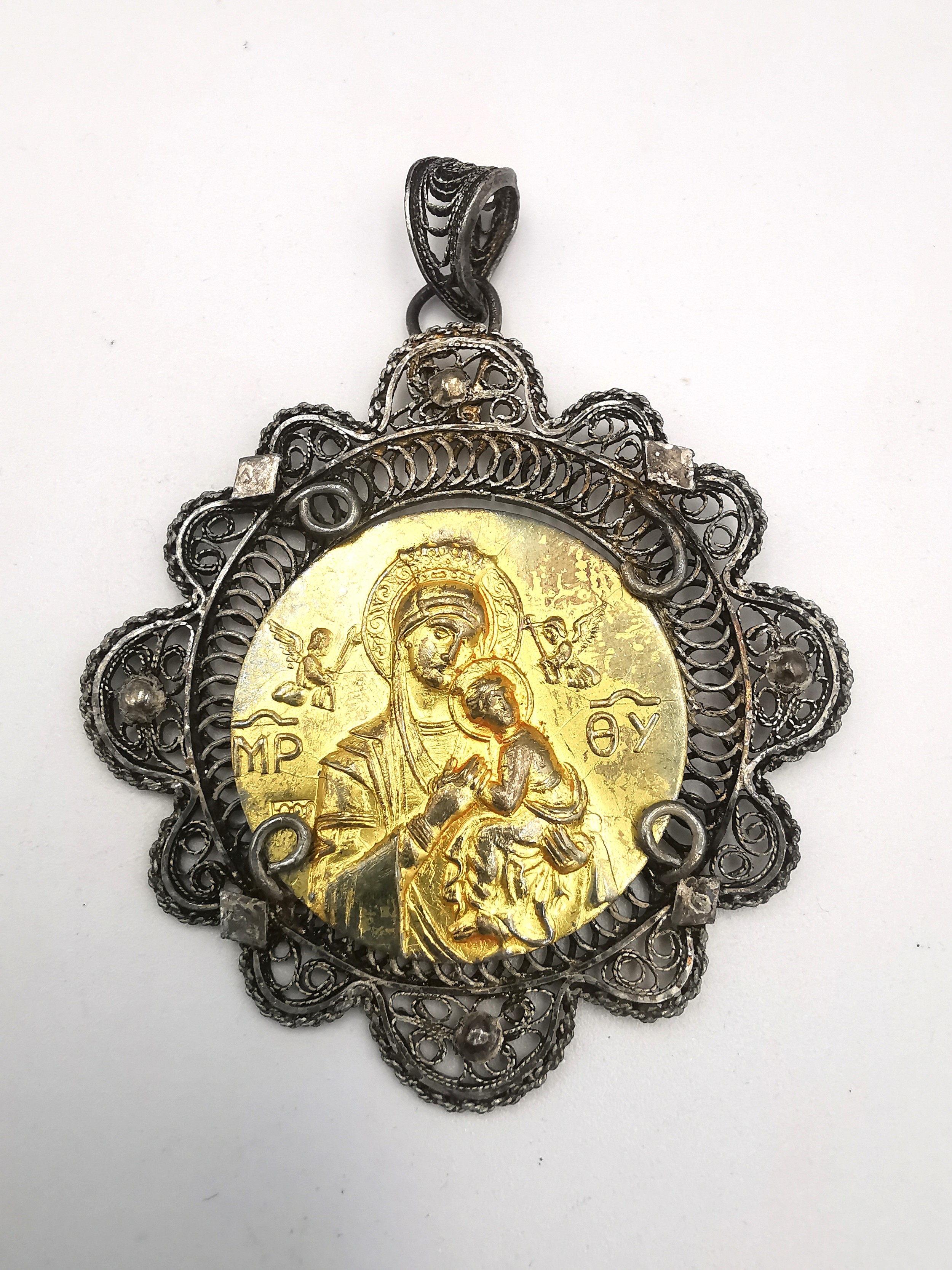 A collection of religious medallions, including a filigree wirework medallion of Mary and Jesus, a - Image 3 of 17