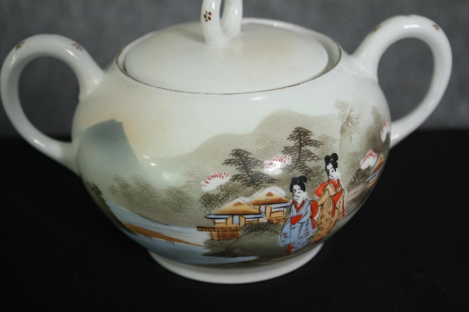 A vintage hand decorated Japanese tea service. L.22cm. (largest) - Image 3 of 8