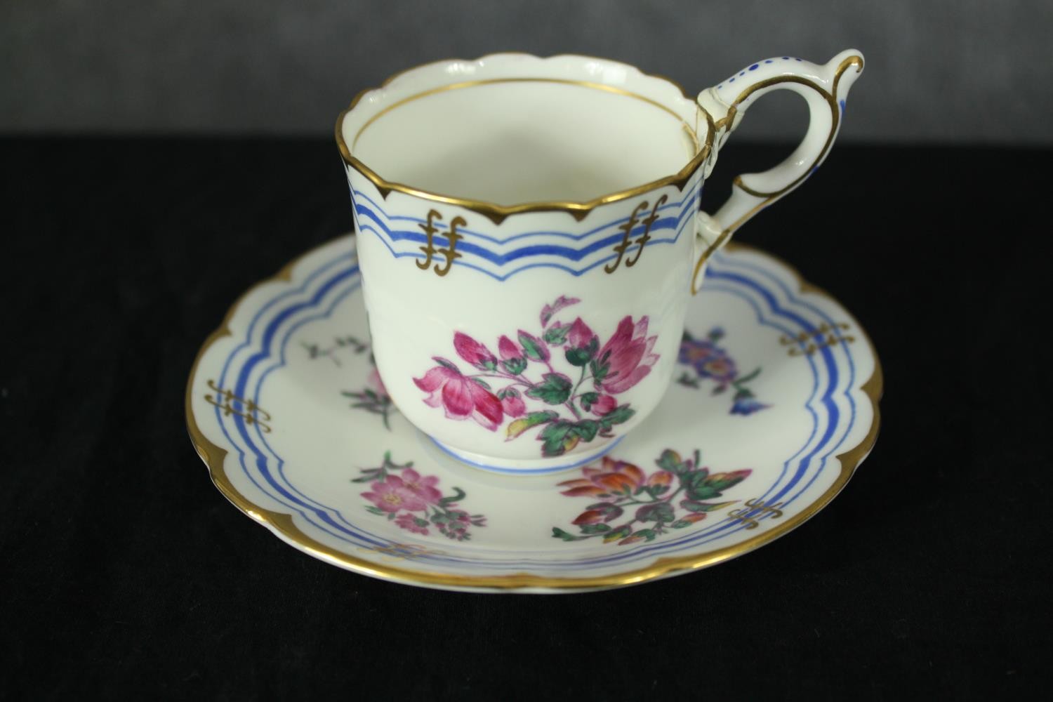 A set of six early 19th century Coalport tea cups and saucers, hand decorated in gilt and with - Image 2 of 7