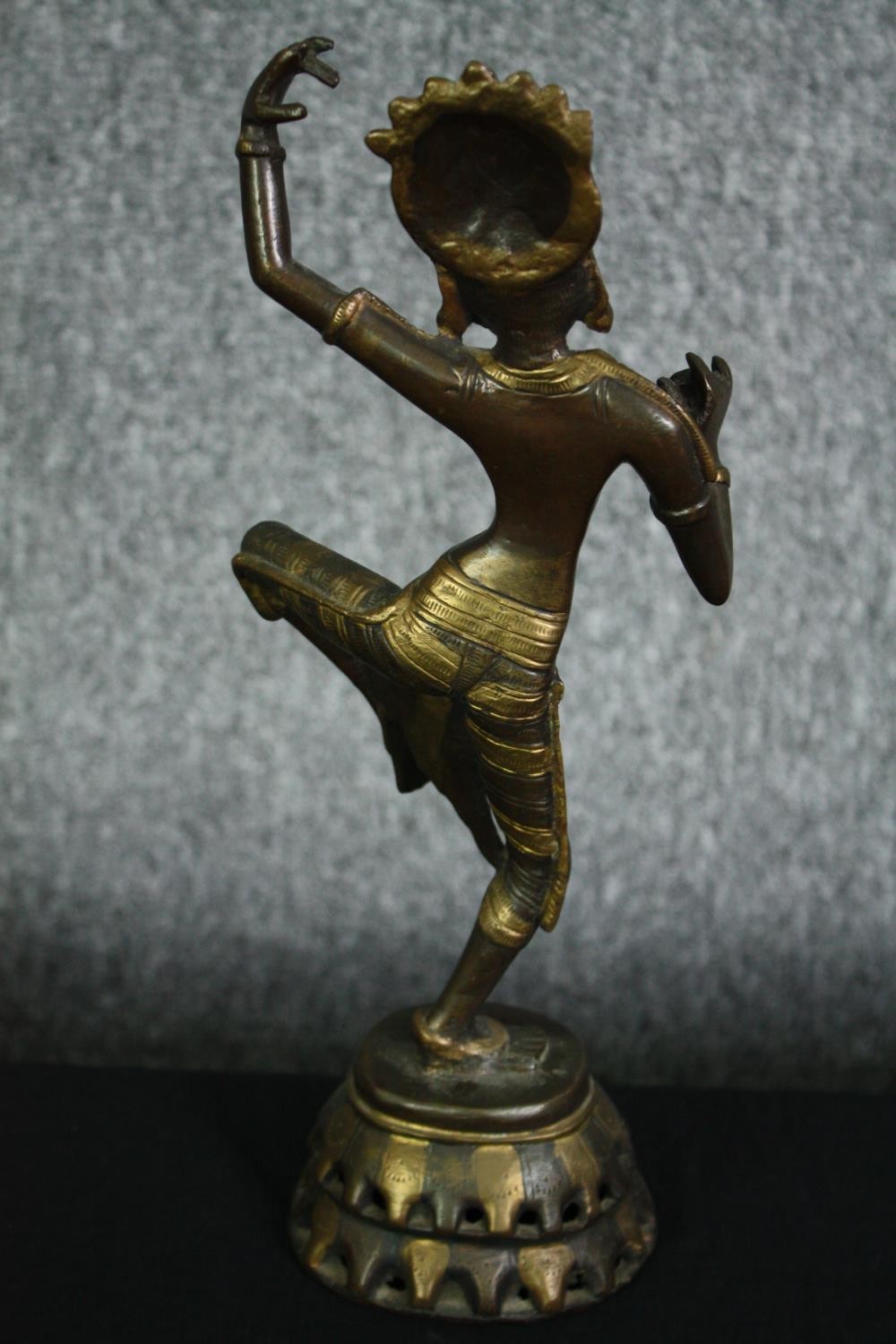 A bronze Nepalese dancing figure. H.34cm. - Image 4 of 5