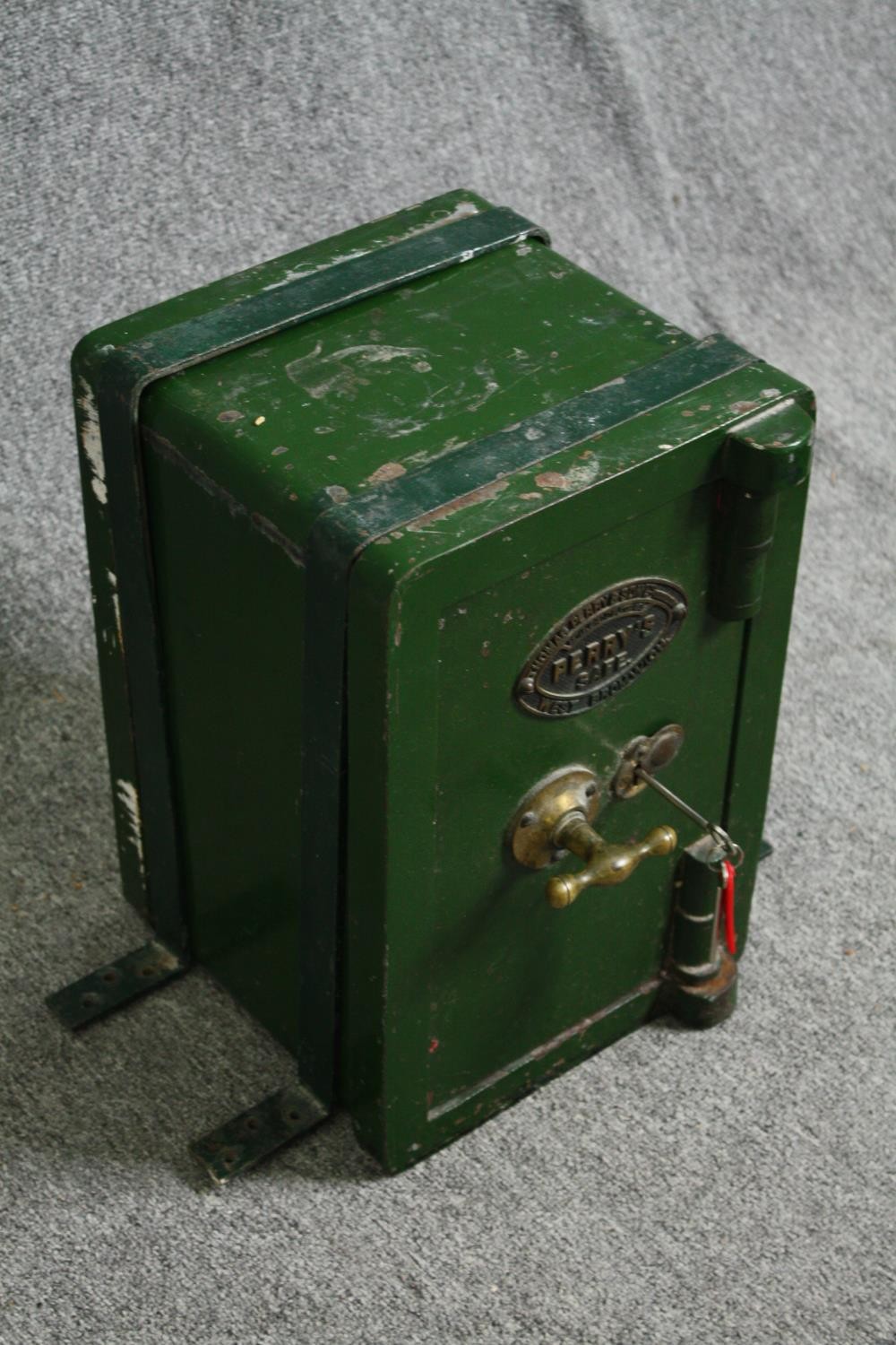 A small vintage locking safe with maker's plaque. H.42 W.28 D.31cm. - Image 3 of 6