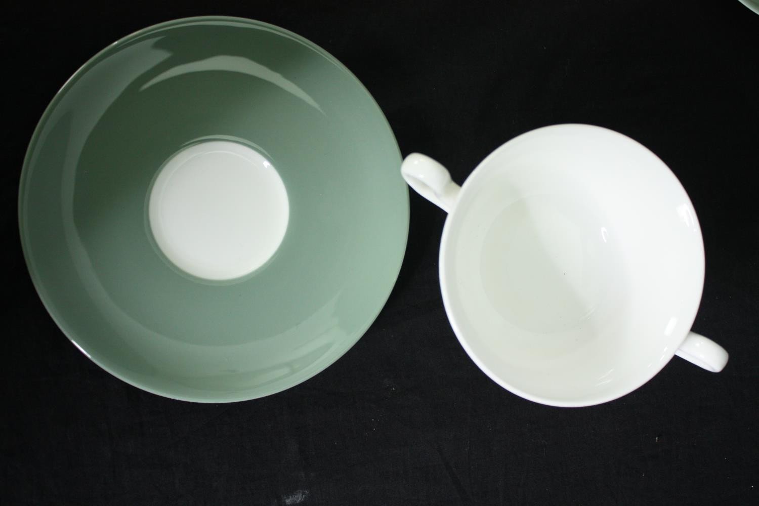 A contemporary Wedgwood dinner service for six settings. Dia.27cm. (largest). - Image 8 of 9