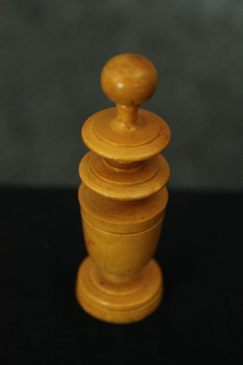 Two complete chess sets, carved wood and onyx. H.8cm. (largest). - Image 7 of 7