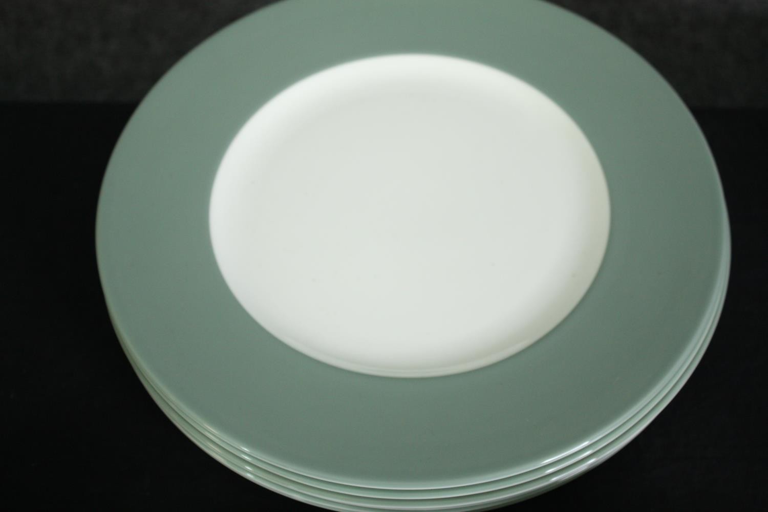 A contemporary Wedgwood dinner service for six settings. Dia.27cm. (largest). - Image 4 of 9