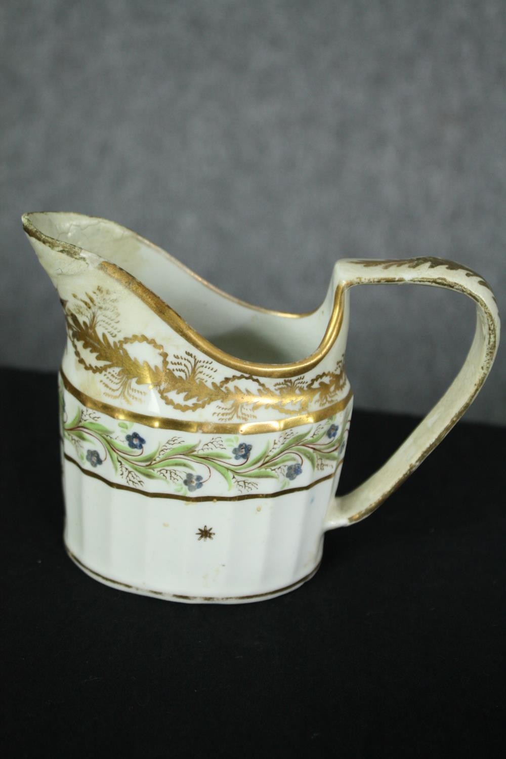 Tea service, Coalport, C.1800, hand painted to include six cups and saucers, two bowls and a cream - Image 5 of 7