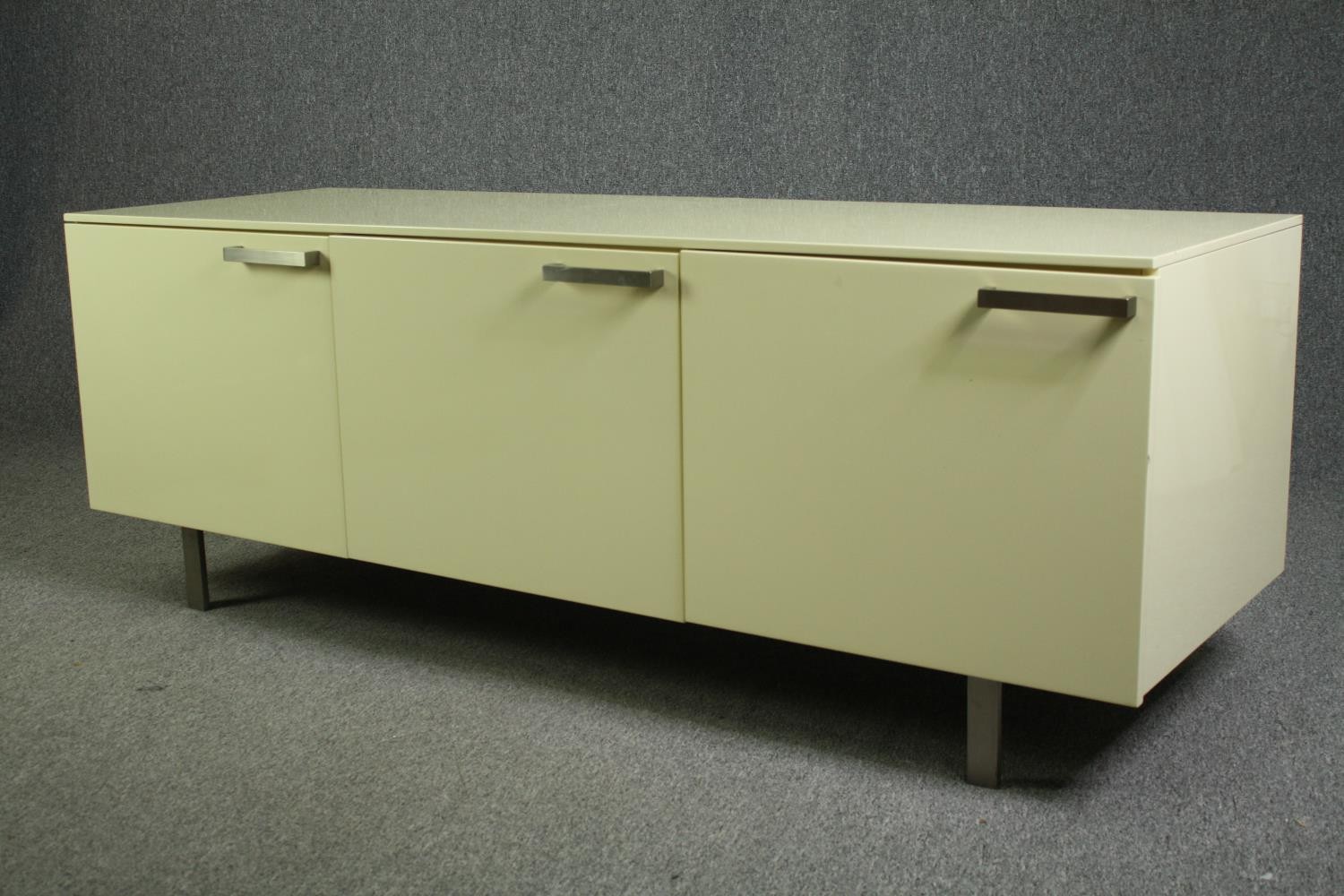 Sideboard, contemporary composite laminate. H.55 W.180 D.63cm. - Image 8 of 9