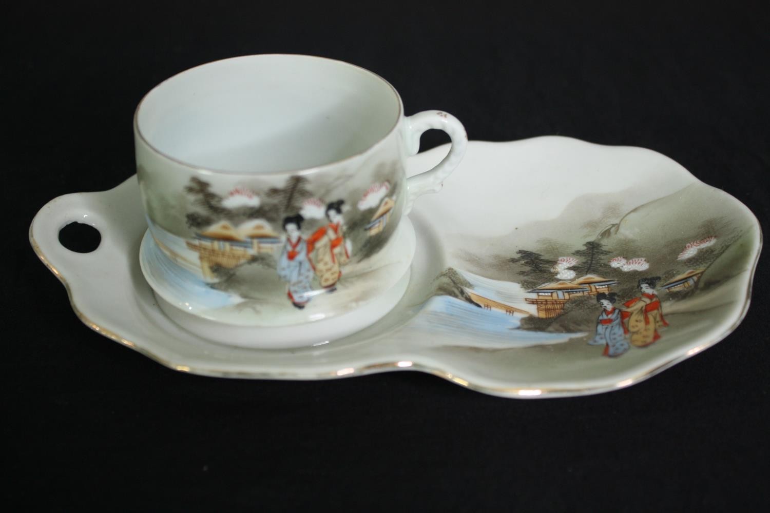 A vintage hand decorated Japanese tea service. L.22cm. (largest) - Image 6 of 8