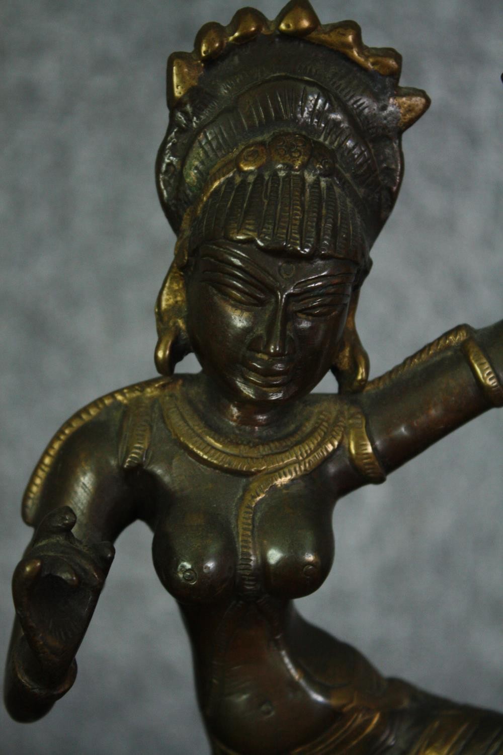 A bronze Nepalese dancing figure. H.34cm. - Image 5 of 5