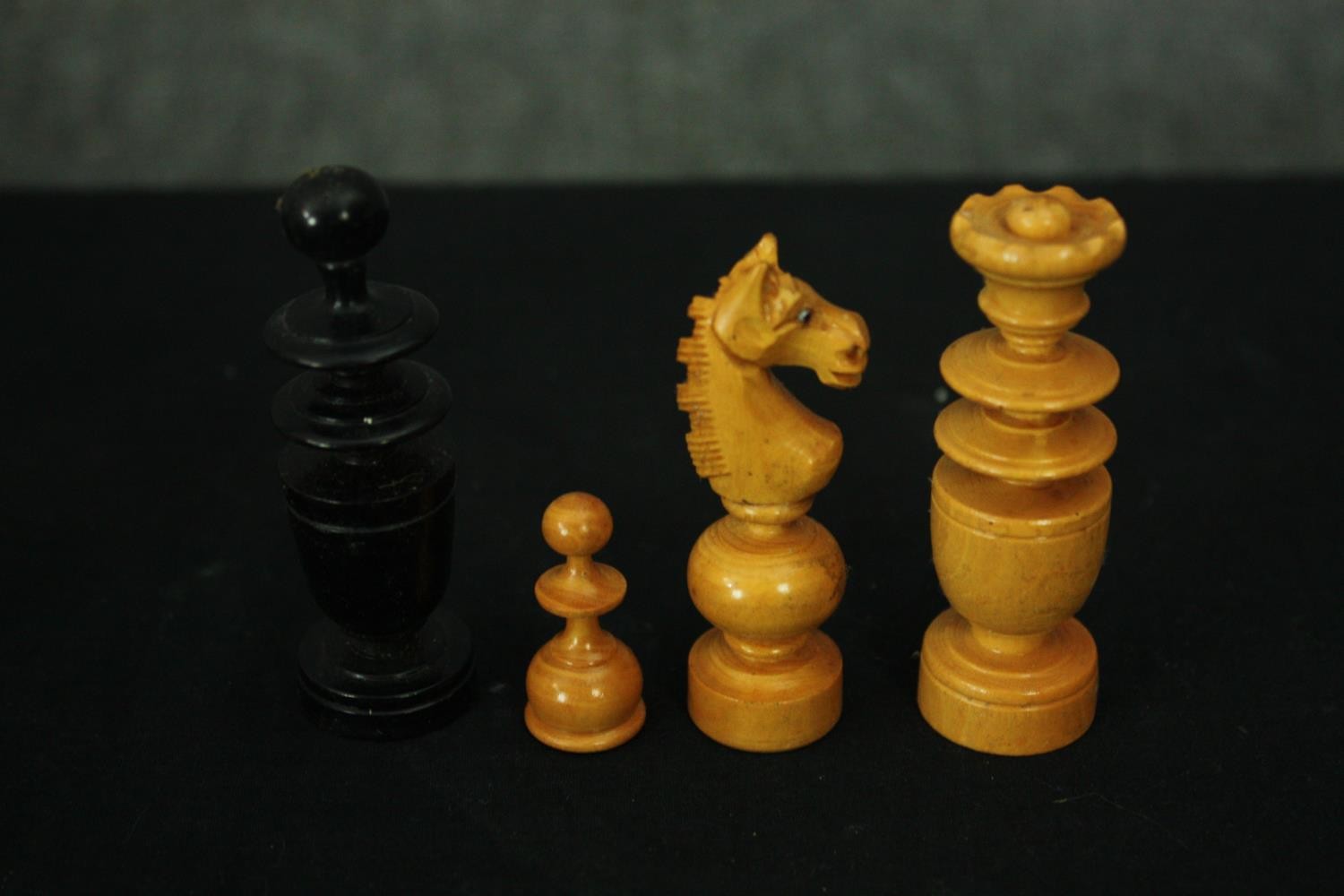 Two complete chess sets, carved wood and onyx. H.8cm. (largest). - Image 3 of 7