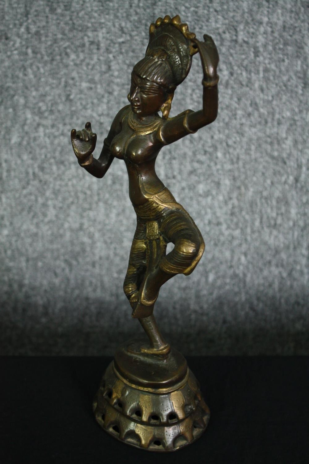 A bronze Nepalese dancing figure. H.34cm. - Image 3 of 5