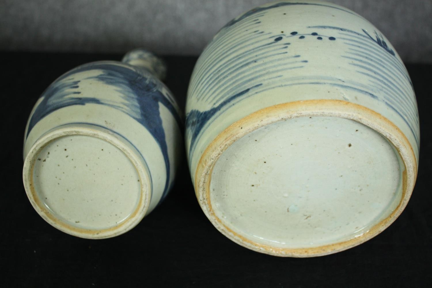 Two 19th century blue and white export ware porcelain pieces, including a bottle vase with - Image 6 of 6