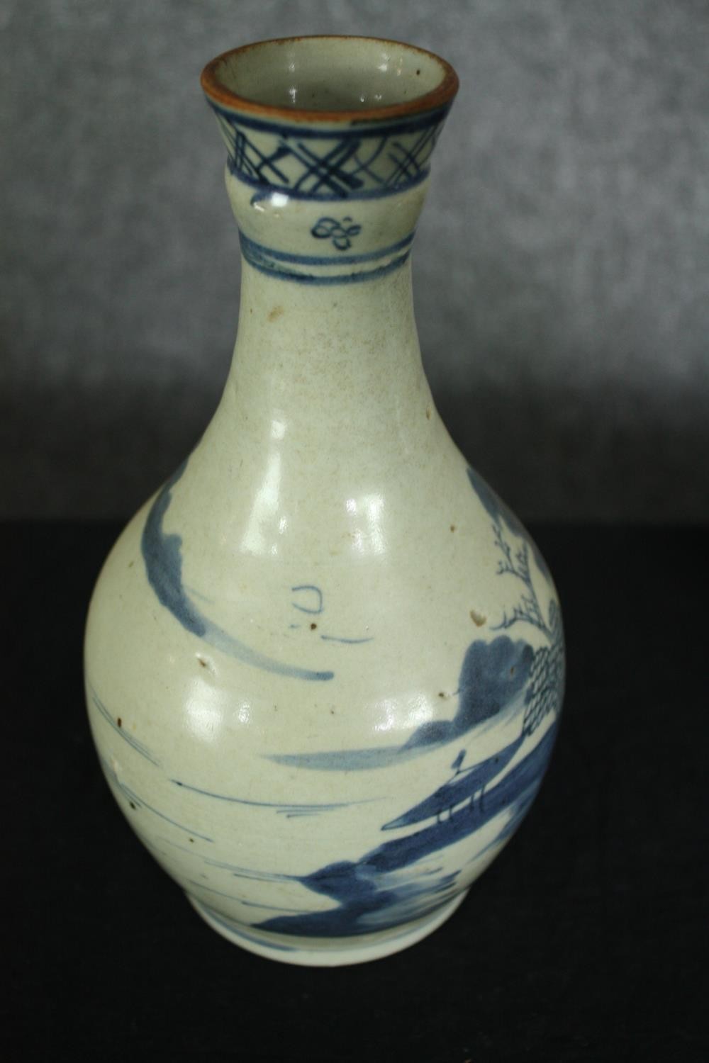Two 19th century blue and white export ware porcelain pieces, including a bottle vase with - Image 5 of 6
