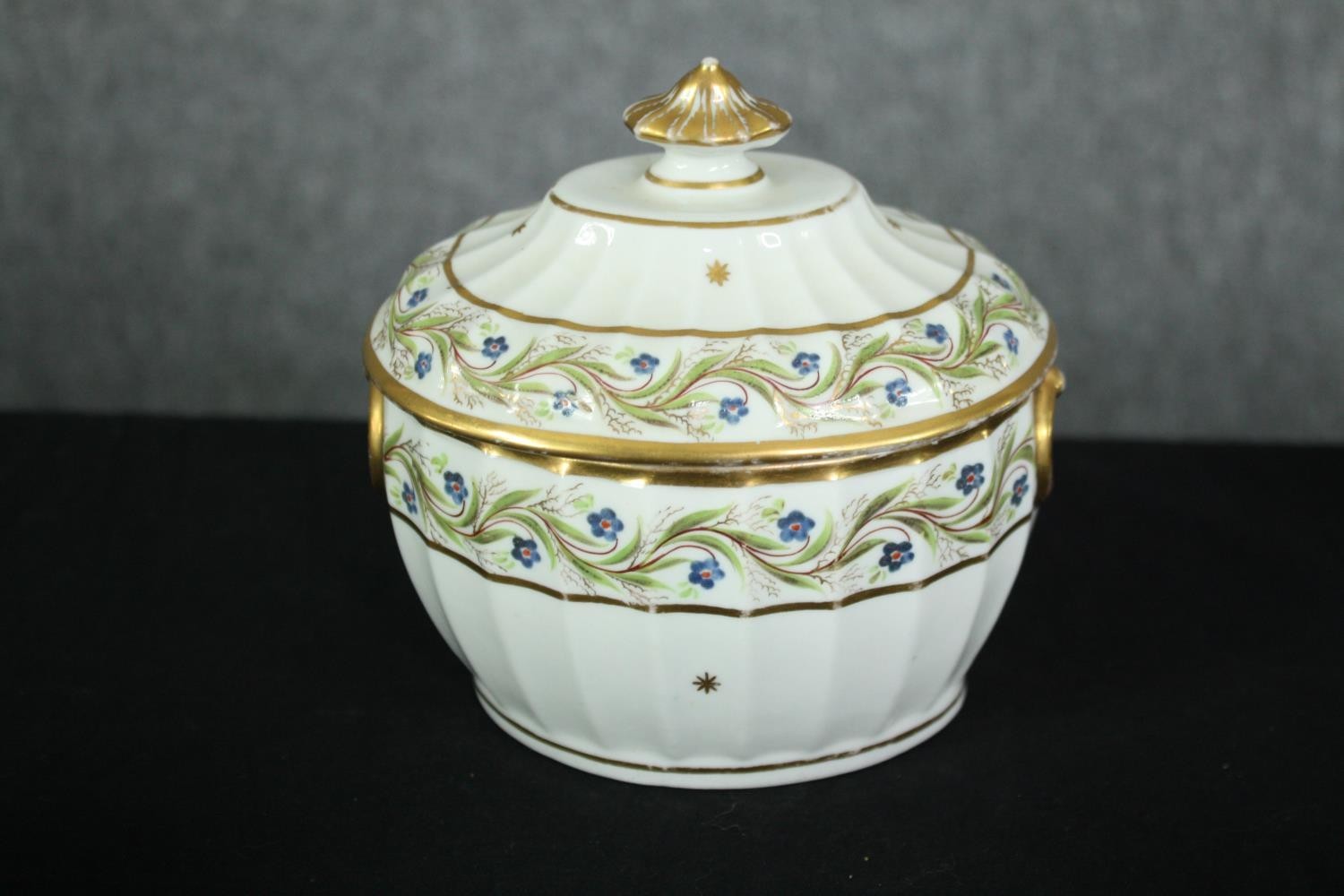 Tea service, Coalport, C.1800, hand painted to include six cups and saucers, two bowls and a cream - Image 4 of 7