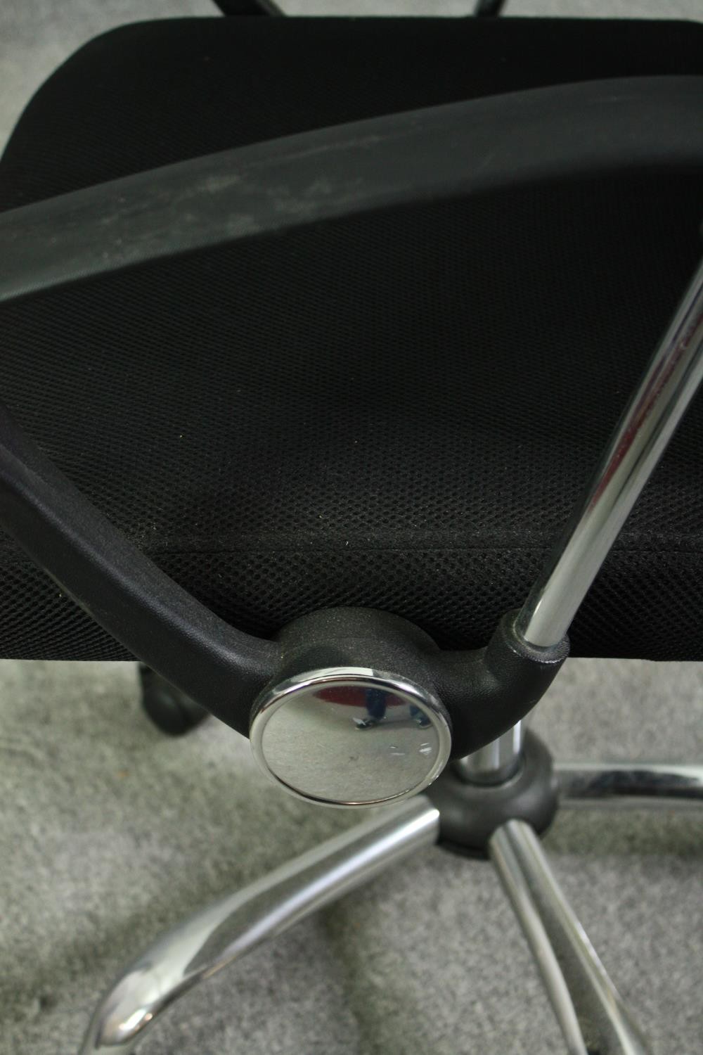 Office desk chair, contemporary with tilt and swivel mechanism. H.122cm. - Image 6 of 7