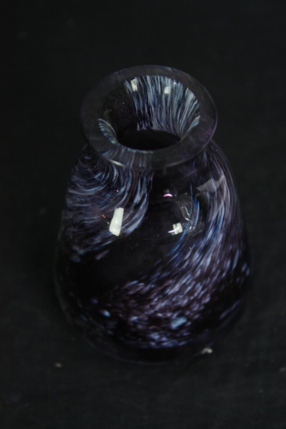 A cut crystal decanter and stopper, an etched glass blue bowl and two art glass pieces. H.33cm. ( - Image 4 of 13