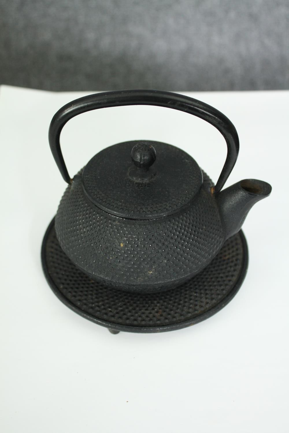 Two Japanese iron tea pots and a Chinese censer (with broken lid). H.23 W.20cm. (largest). - Image 4 of 6