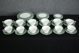 A contemporary Wedgwood dinner service for six settings. Dia.27cm. (largest).