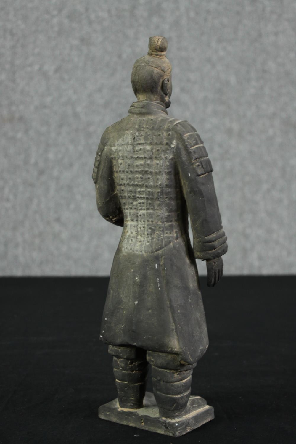 A Chinese terracotta warrior figure. H.37cm. - Image 4 of 6