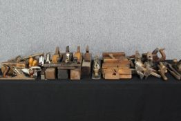 An extensive collection of vintage woodworking tools. L.56cm. (largest).