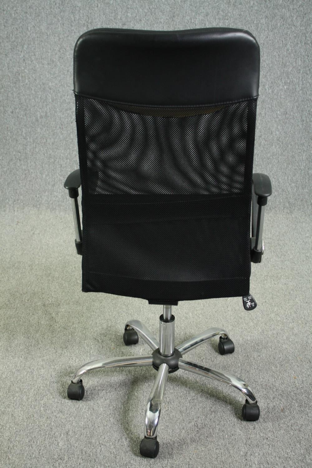 Office desk chair, contemporary with tilt and swivel mechanism. H.122cm. - Image 3 of 7