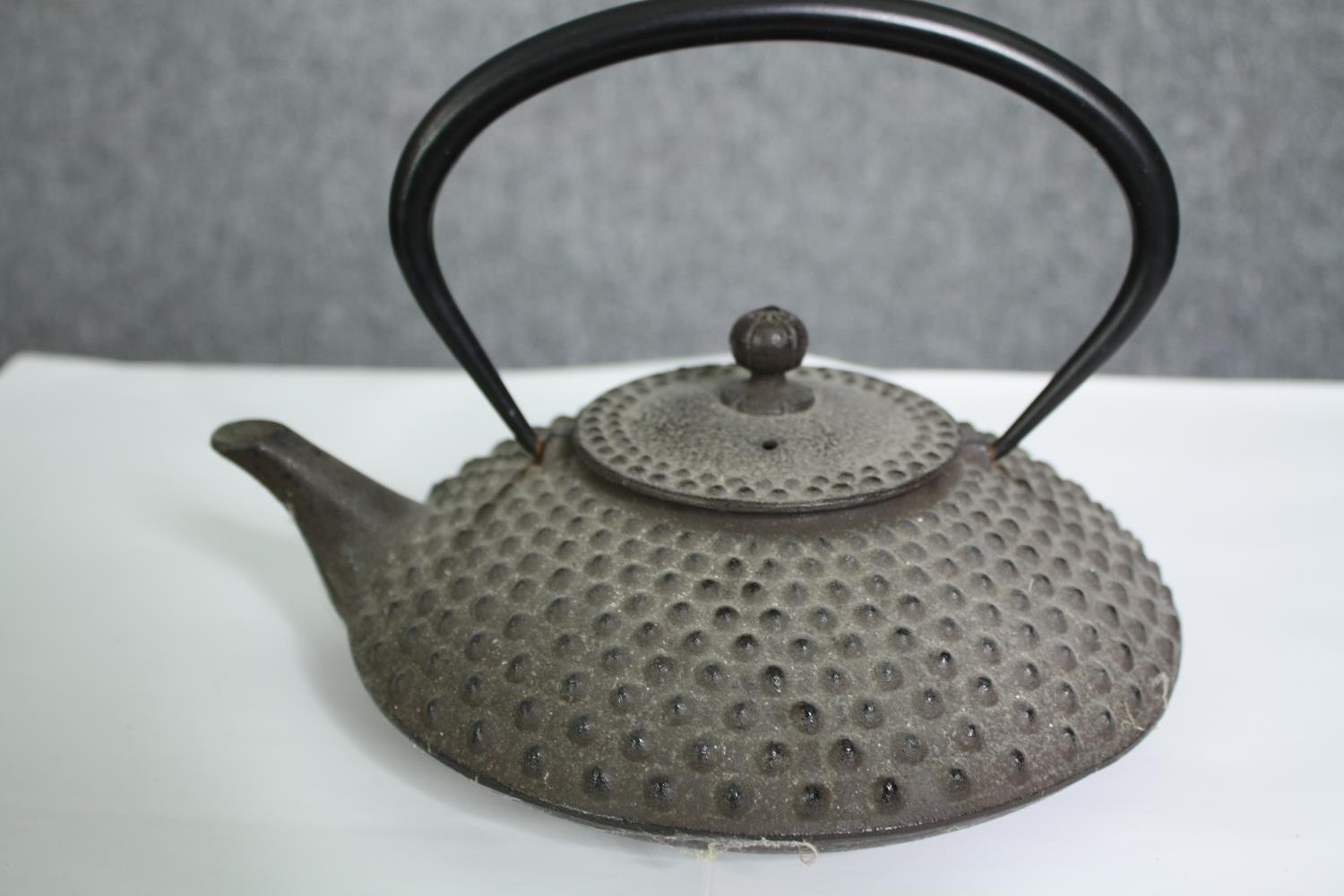 Two Japanese iron tea pots and a Chinese censer (with broken lid). H.23 W.20cm. (largest). - Image 6 of 6
