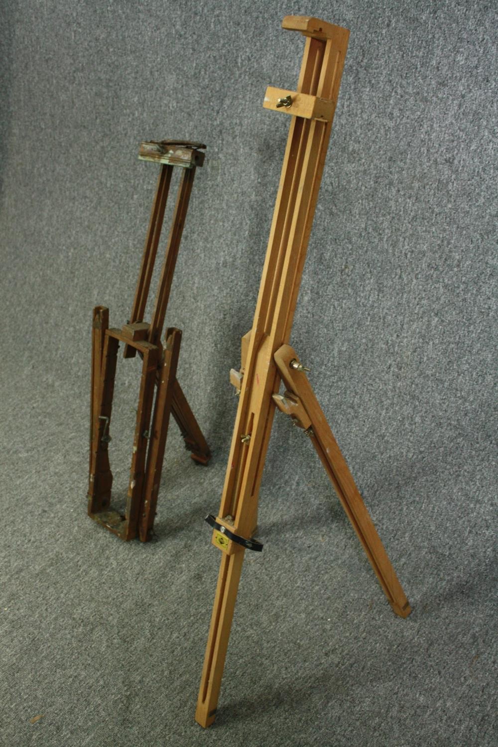 Two adjustable artist's easels. H.125cm. (as seen in photo). - Image 3 of 5