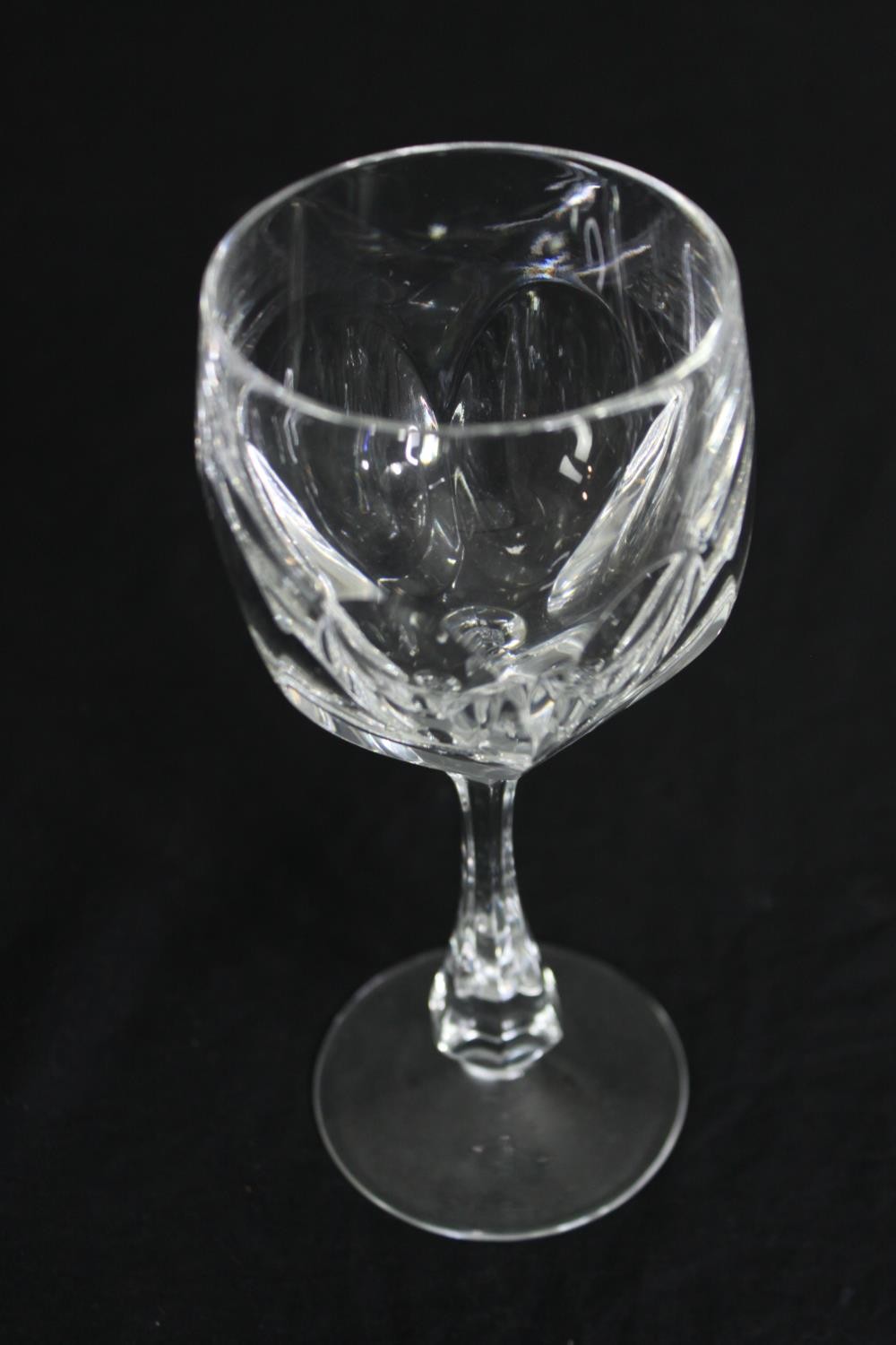 An extensive collection of cut glass. H.25cm. (largest). - Image 8 of 9