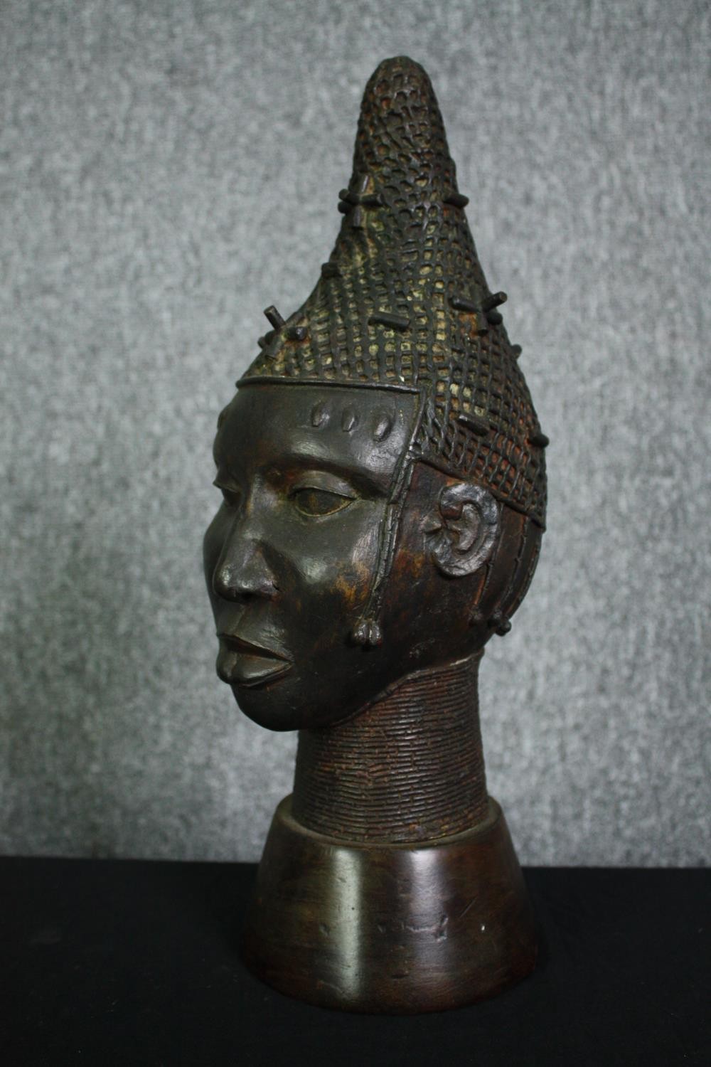 Benin Bronze Head of Idia, the Queen Mother of the Benin Empire, the mother of Oba Esigie. H.43cm. - Image 3 of 6