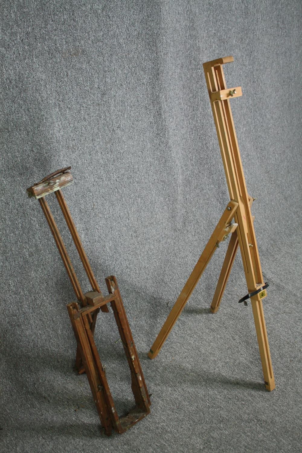 Two adjustable artist's easels. H.125cm. (as seen in photo). - Image 2 of 5