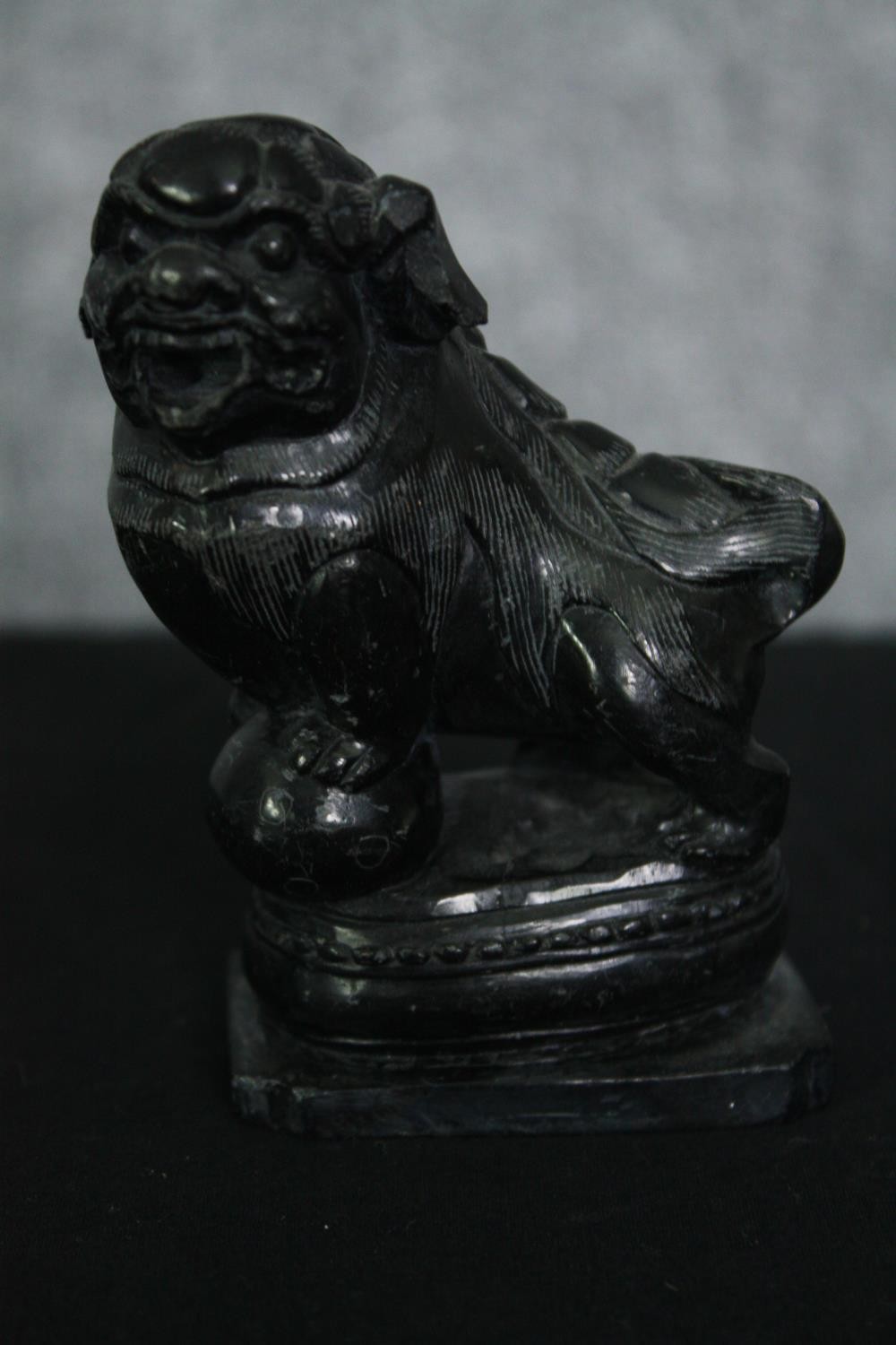 A pair of bronze Foo dogs, ceramic Foo dog bookends and a pair of gilt metal bears on marble - Image 7 of 9