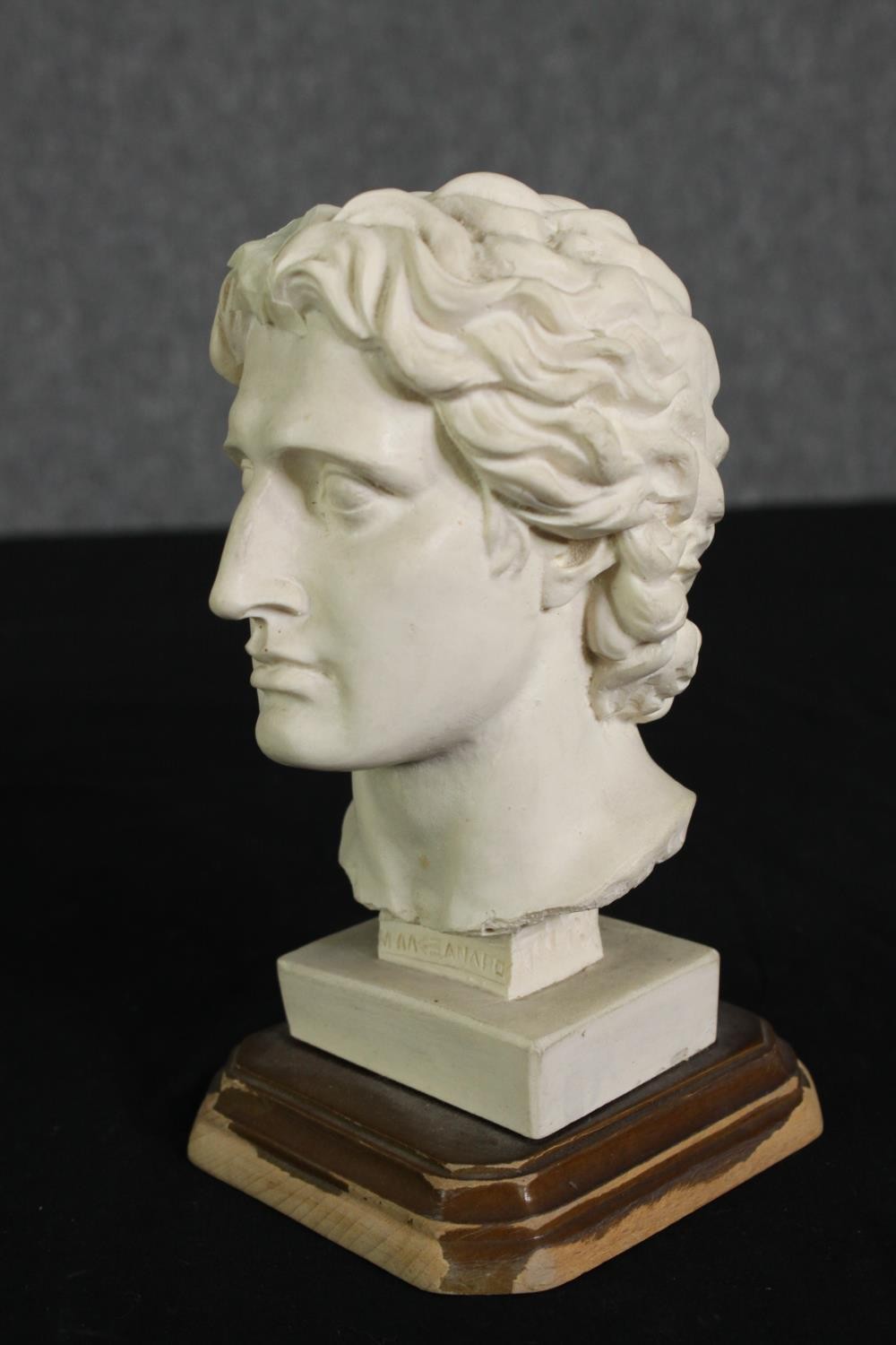 A miscellaneous collection of five ceramic busts. H.23cm. (largest). - Image 3 of 11