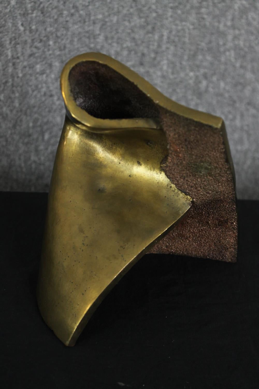 A bronze folded abstract sculpture. Unsigned. H.19cm. - Image 2 of 6