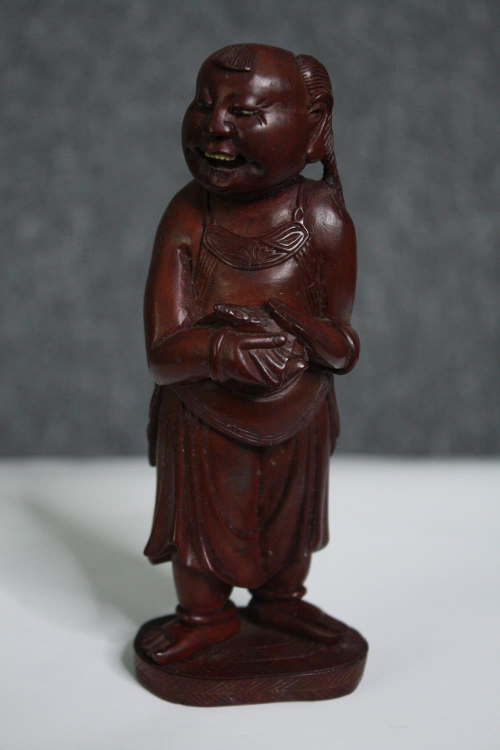 Two Eastern figures, one ceramic the other carved hardwood. H.15cm. (largest). - Image 6 of 10