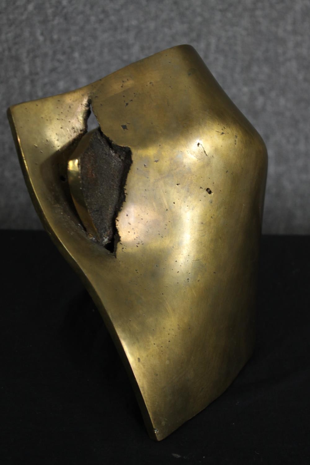 A bronze folded abstract sculpture. Unsigned. H.19cm. - Image 3 of 6