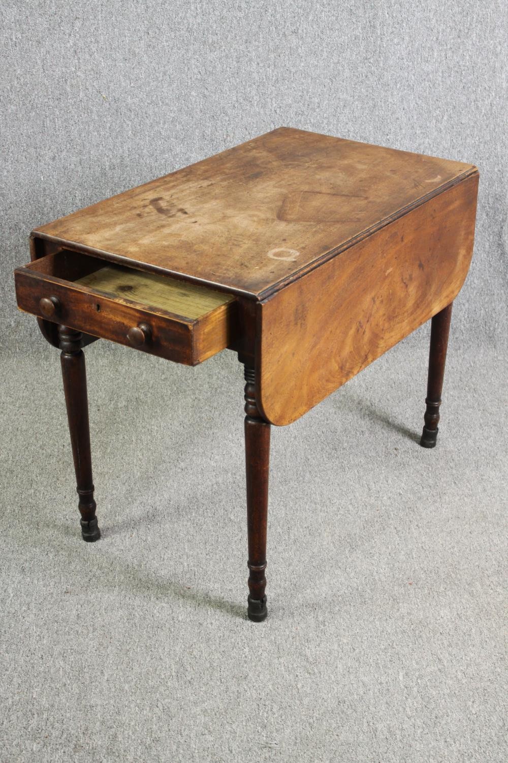 A 19th century drop leaf mahogany Pembroke table. H.70 W.105 (ext) D.84cm. - Image 4 of 6