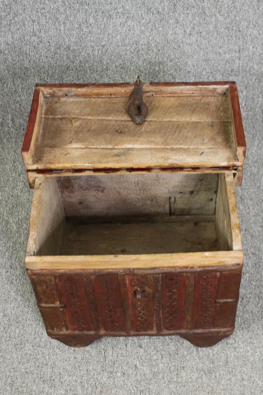 A small painted and metal bound Indian trunk. H.35 W.43 D.33cm. - Image 4 of 7