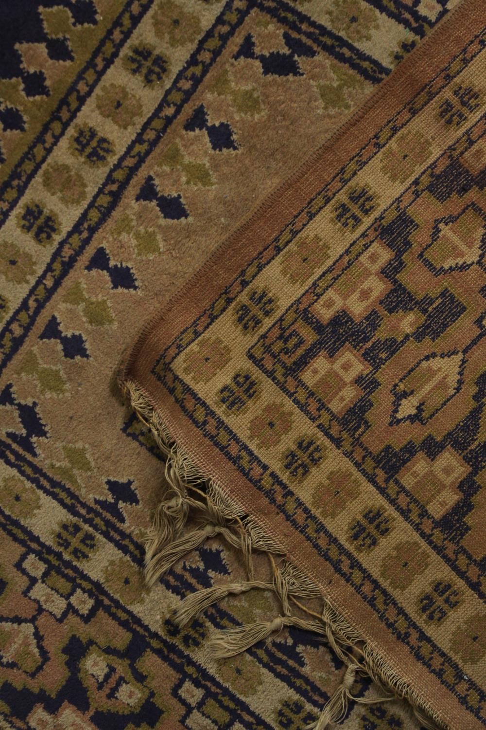 An Eastern runner with geometric design within multiple borders. L.330 W.92cm. - Image 3 of 4