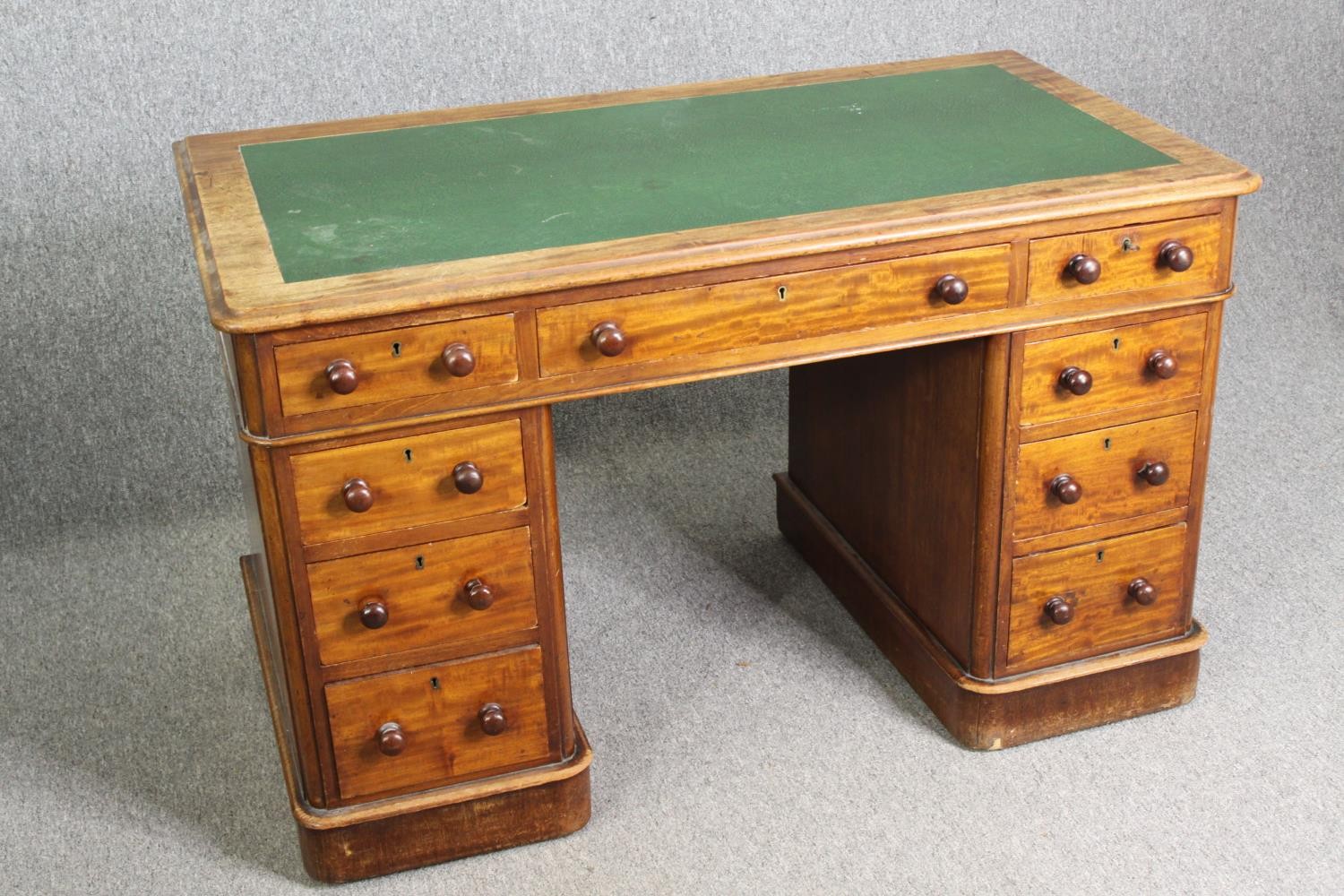 Pedestal desk, 19th century mahogany in three sections. H.76 W.122 D.68cm. - Image 2 of 7