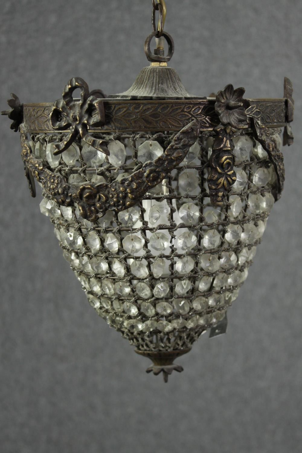 A Victorian style crystal and brass basket ceiling light with bow detailing. H.35 Dia.25cm. - Image 2 of 6