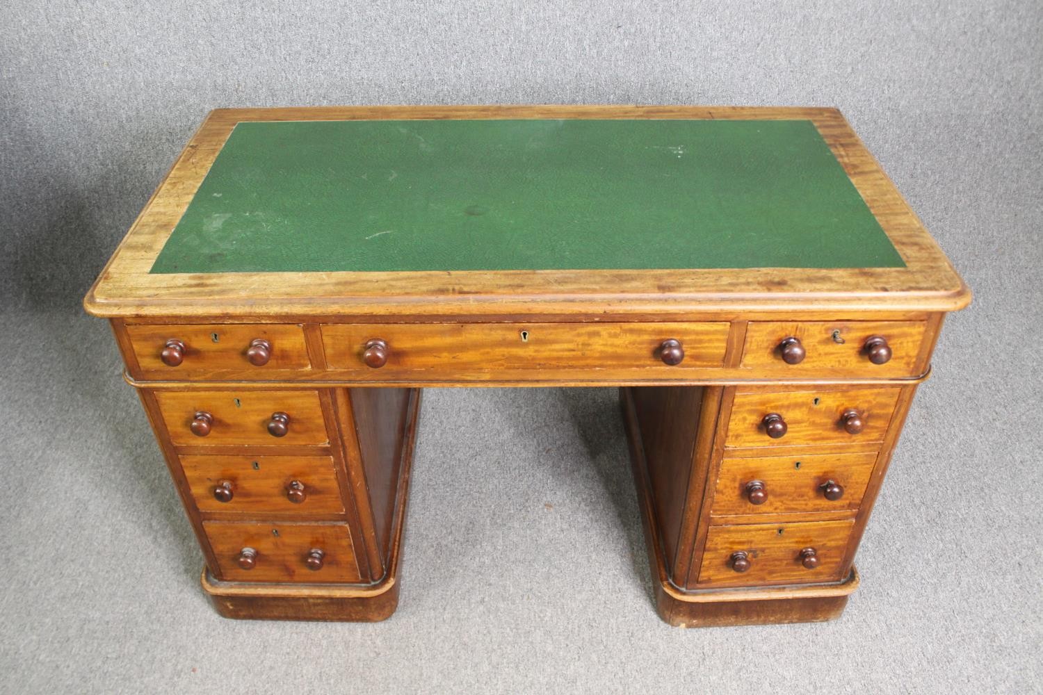 Pedestal desk, 19th century mahogany in three sections. H.76 W.122 D.68cm. - Image 4 of 7