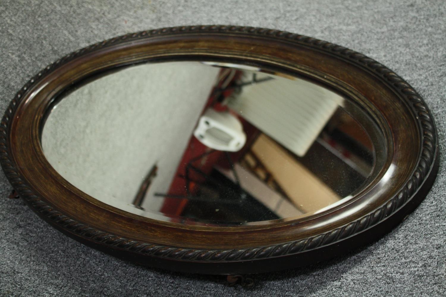 A vintage wall mirror with bevelled plate. H.82 W.52cm. - Image 4 of 5